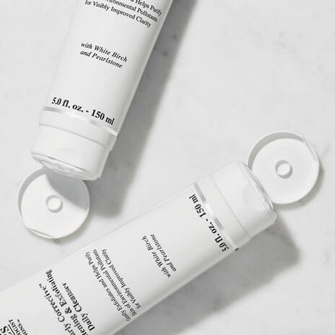 Sữa Rửa Mặt Kiehl's Clearly Corrective™ Brightening & Exfoliating Cleanser