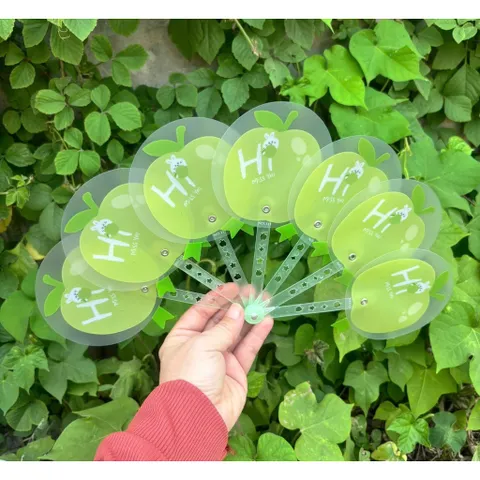 01 cây quạt nhựa mini mẫu mới 2026
