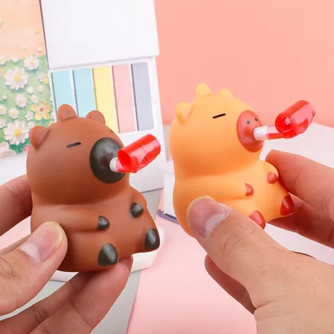 Đồ chơi nhựa Capybara thổi kèn
