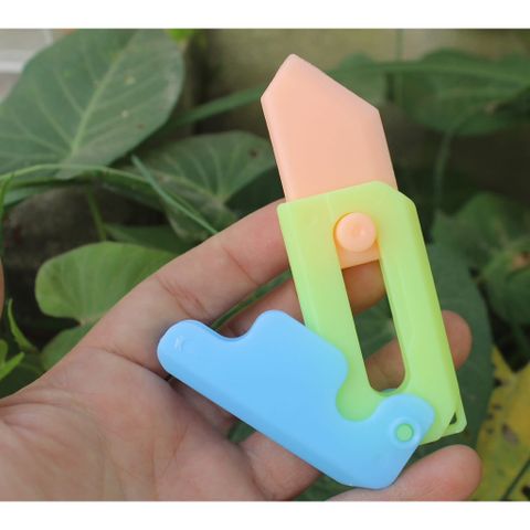 Đồ chơi nhựa dao vô tri
