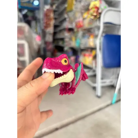 Đồ chơi nhựa (blind bag) khủng long cắn tay vui nhộn