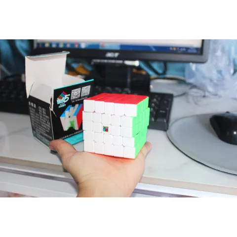 Rubik đầy màu sắc size vừa