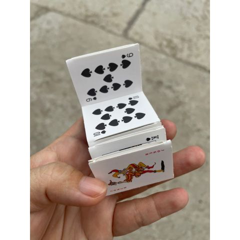 1 bộ bài tiến lên 52 lá siêu mini kèm xúc xắc