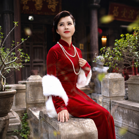 Áo dài nhung đỏ sang trọng dành cho quý cô