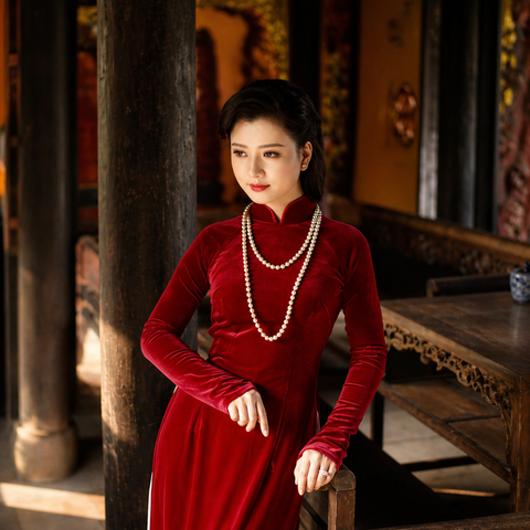 Áo dài nhung đỏ sang trọng dành cho quý cô