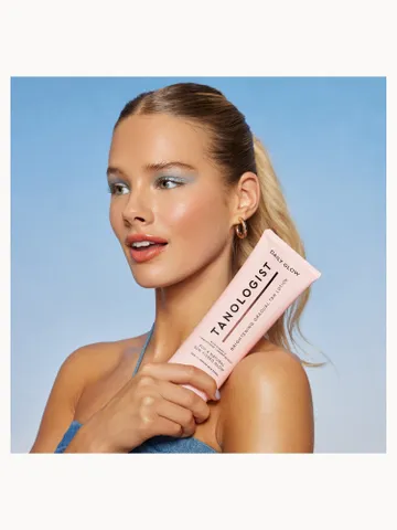 Kem Nhuộm Da Nâu Tanologist Brightening Daily Glow Gradual Self-Tanning Lotion Màu Fair to Medium 250ml