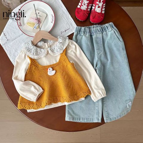 Hàng QC Set áo len hai dây vịt vàng kèm áo thun cổ ren và quần jean ống rộng thu đông hàn xinh xắn dễ thương cho bé gái