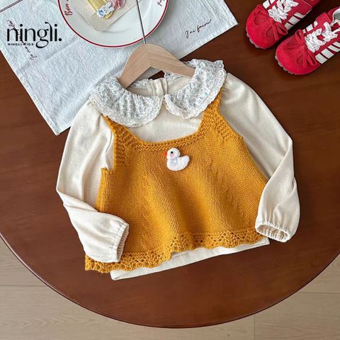 Hàng QC Set áo len hai dây vịt vàng kèm áo thun cổ ren và quần jean ống rộng thu đông hàn xinh xắn dễ thương cho bé gái