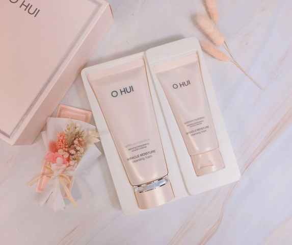 Sữa Rửa Mặt Dưỡng Ẩm Ohui Hồng 200ml - Miracle Moisture Cleansing Foam Cho Da Khô Nhạy Cảm, Làm Sạch và Cấp Ẩm Tối Ưu 729435