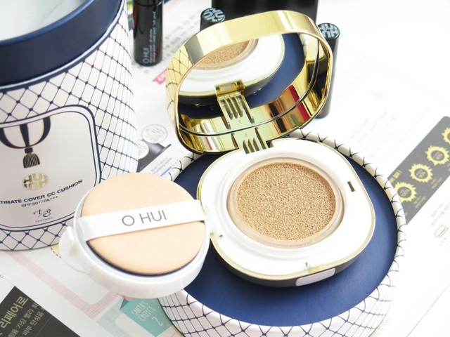 Phấn nước trang điểm Ohui Ultimate Cover CC Cushion của Hàn Quốc