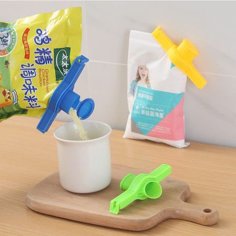 Dụng Cụ Kẹp Miệng Túi Có Nút Rót Tiện Lợi (TH132)