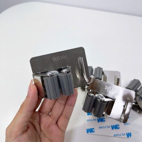 Móc treo cây lau nhà, kẹp chổi (TH142)