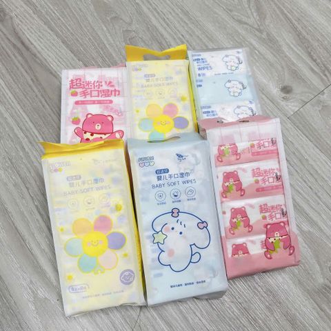 Set 8 Gói Khăn giấy ướt mini dễ thương bỏ túi tiện lợi (Màu ngẫu nhiên) (TH153)