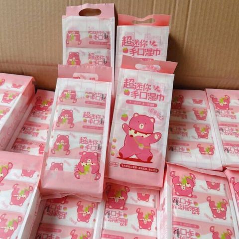 Set 8 Gói Khăn giấy ướt mini dễ thương bỏ túi tiện lợi (Màu ngẫu nhiên) (TH153)