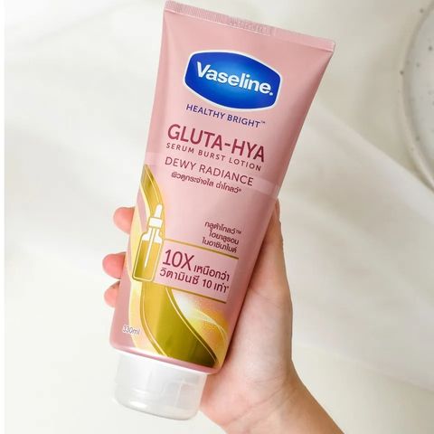 Sữa dưỡng thể sáng da Vaseline Gluta HYA Serum 10X - Giúp làm sáng, cấp ẩm da và mờ thâm sạm nhanh chóng, phù hợp cho mọi loại da.