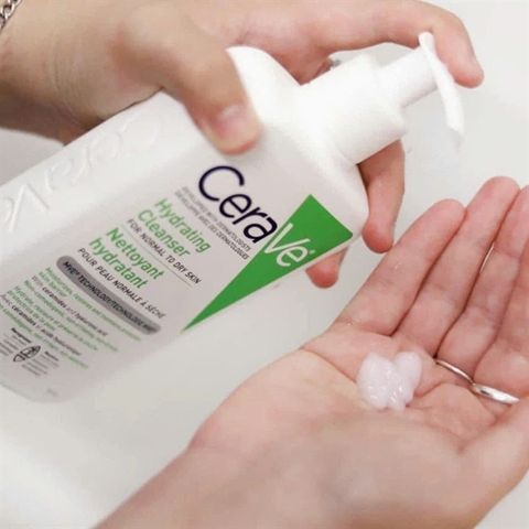 Sữa rửa mặt CeraVe Hydrating 562ml da khô dịu nhẹ