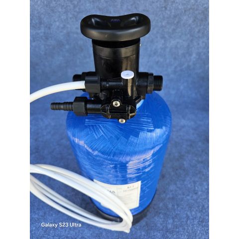 Bộ Vỏ Cột Lọc Nước Composite 817 chứa vật liệu lọc nước.