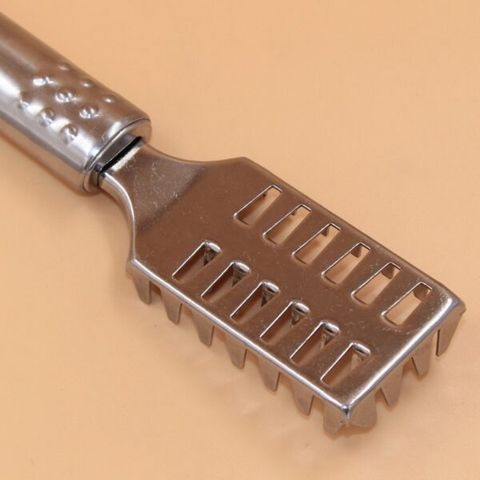 Dụng cụ đánh vảy cá (TH208)