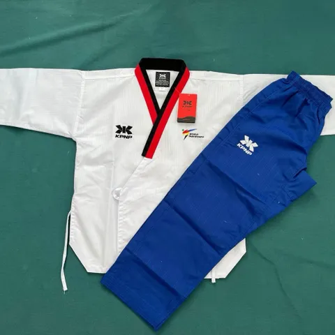 VÕ PHỤC QUYỀN TAEKWONDO KWON CHẤT VẢI SỌC CHUẨN ĐẸP, THÍCH HỢP VỚI CÁC VẬN ĐỘNG VIÊN TAEKWONDO
