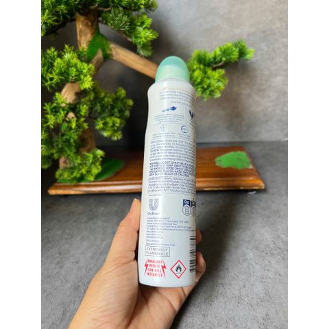 Xịt khử mùi Dove Advanced Care Go Fresh hương Dưa leo và Trà xanh hàng Úc