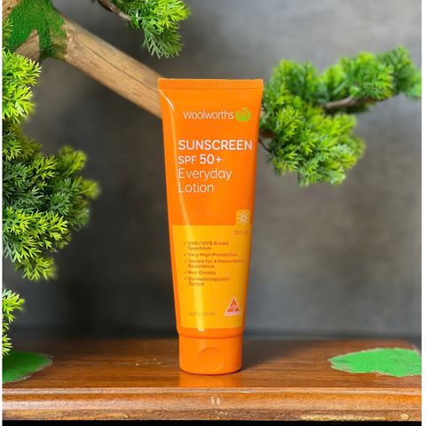 Kem Chống Nắng Phổ Rộng Bảo Vệ Da Của Úc Woolworths Sunscreen SPF 50+ Everyday Lotion 100ml