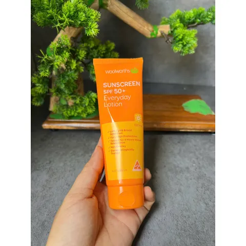 Kem Chống Nắng Phổ Rộng Bảo Vệ Da Của Úc Woolworths Sunscreen SPF 50+ Everyday Lotion 100ml