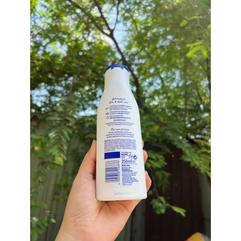 Dưỡng thể trắng da Nivea Light Body Lotion Firming Q10 + Vitamin C Normal Skin 250ml