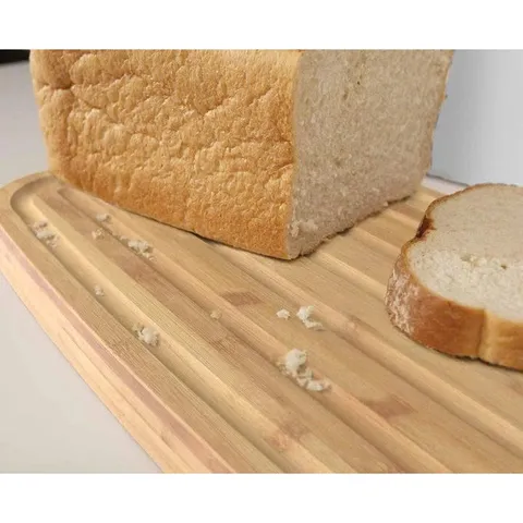Hộp đựng bánh mì Joseph Joseph 81097 có nắp đậy kèm thớt màu trắng