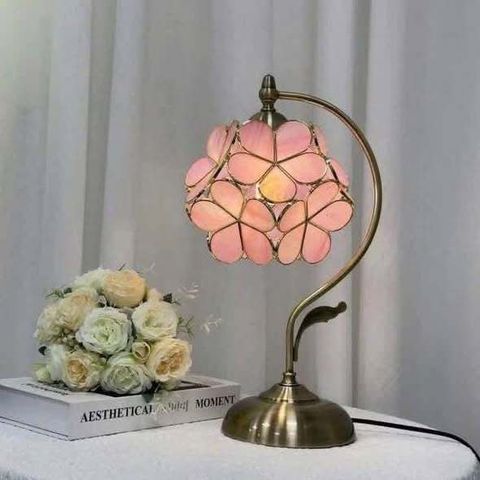 Đèn bàn cánh hoa Tiffany cổ điển sang trọng