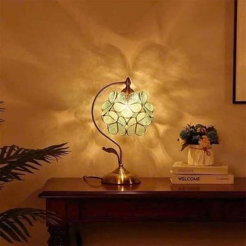 Đèn bàn cánh hoa Tiffany cổ điển sang trọng