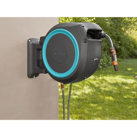Bộ vòi tưới treo tường dây cuốn tự động 35m Gardena 18630-20