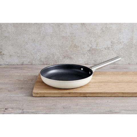 Chảo chống dính Smeg CKFF2601CRM size 26cm màu kem