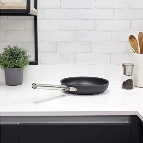 Chảo rán SMEG CKFF2801BLM 28cm màu đen 734820