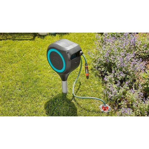 Bộ vòi tưới cắm đất dây cuốn tự động 20 mét Gardena 18614-20