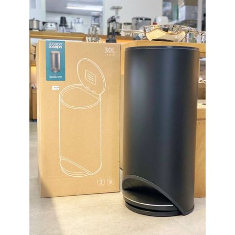Thùng rác đạp chân Joseph Joseph Arc™ 30L Easy-push Pedal Bin 30149 màu đen mờ 735006