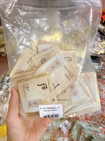 KEM LÓT - NỀN WHOO TÁI SINH HOAHIEN  MẪU GÓI TIỆN LỢI