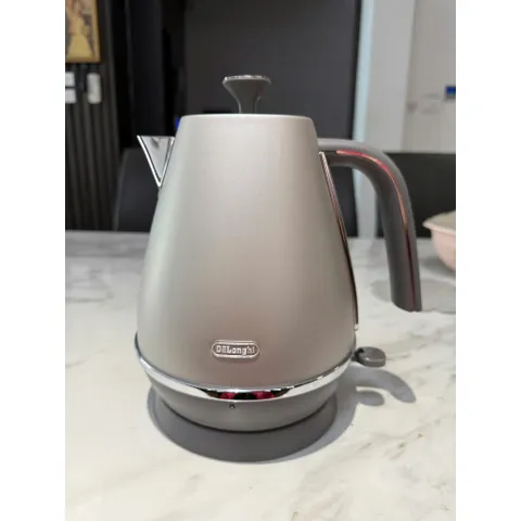 Ấm siêu tốc De'Longhi Distinta Flair 1,7L KBI2001.S Finesse Silver 735092