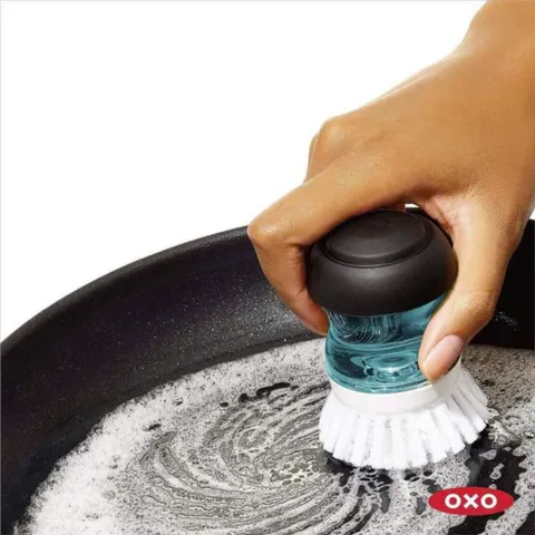 Dụng cụ rửa bát kèm bình đựng xà phòng Oxo đầu mềm