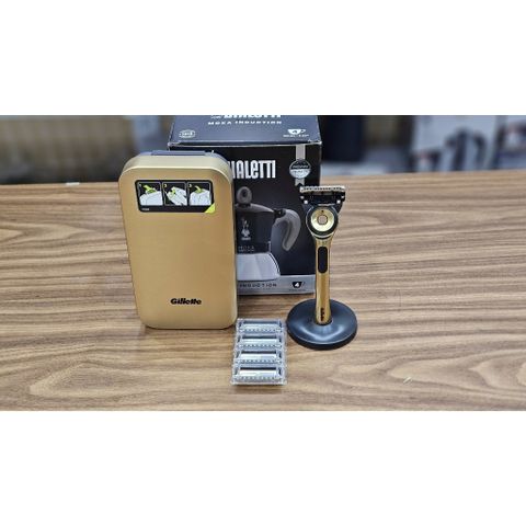 DẠO CẠO ƯỚT DÀNH CHO NAM GILLETTE LABS KÈM HỘP ĐỰNG MẦU GOLD 736699