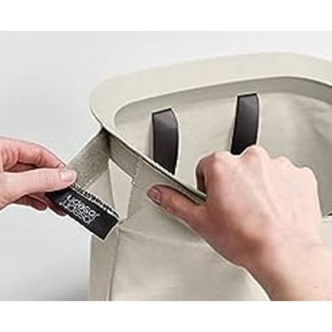 Thùng Đựng Đồ Giặt 2 Ngăn Có Quai Xách Joseph Joseph 50020 Tota 90L Màu Kem