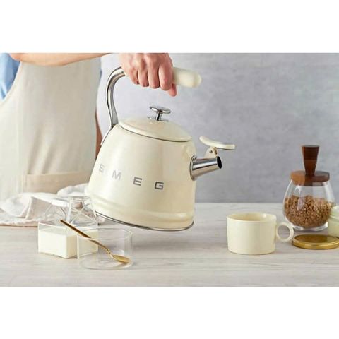 Ấm đun nước bếp từ Smeg dung tích 2,3 Lít