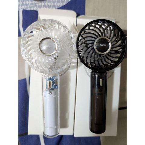 Quạt Tích Điện Cầm Tay Trong Suốt Remax RS-SF01 Thiết Kế Trong Suốt, 3 Mức Độ Gió Hoạt Động Êm Ái