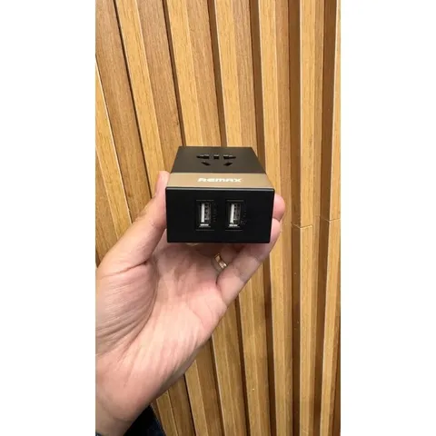 Củ Sạc Đa Năng REMAX RM-2U, Có 1 Cổng 220v + 2 cổng USB-A