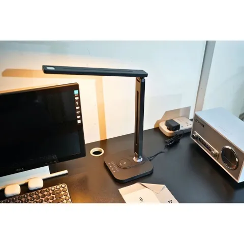 Đèn Bàn Chống Cận Kiêm Sạc Không Dây Taotronics TT-DL038 12W Xoay Gập 180 Độ, 5 Chế Độ Màu 5 Mức Sáng, Cảm Ứng, Hẹn Giờ