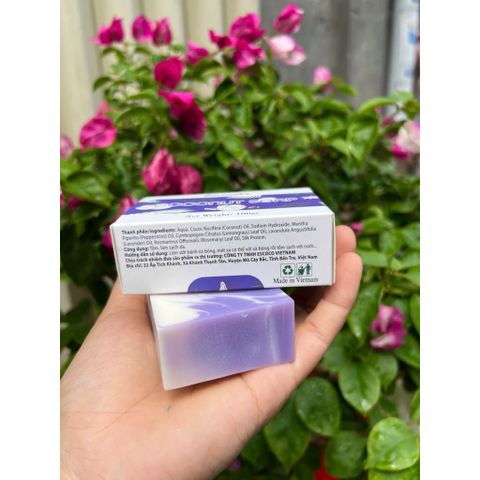 Hộp quà tặng gồm 1 xà bông dừa oải hương và 1 son dừa dưỡng môi Escoco