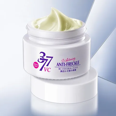 Kem Trắng Da Dưỡng Ẩm Chốngg Lãoo Hóaa Chiết Xuất 30ml Giúp Da Trắng Sáng
