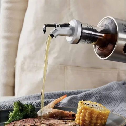 Chai đựng nước mắm, dầu ăn với đầu vòi đặc biệt chống rót tràn (TH311)