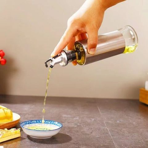 Chai đựng nước mắm, dầu ăn với đầu vòi đặc biệt chống rót tràn (TH311)
