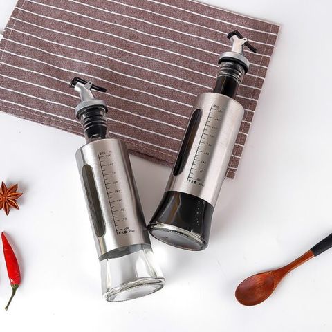 Chai đựng nước mắm, dầu ăn với đầu vòi đặc biệt chống rót tràn (TH311)