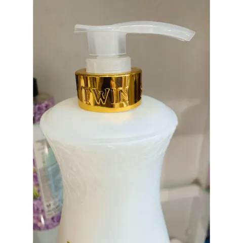 1 CHAI SỮA TẮM SALOME BÔNG HỒNG ĐỎ 900ML - Hàng Chính Hãng